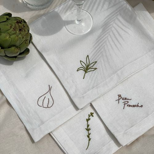 Set of 4 Embroidered Napkins - Buen Provecho