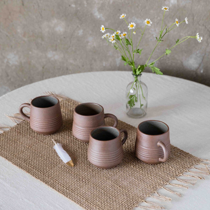 https://www.thenopo.com/cdn/shop/products/the-nopo-mexico-al-centro-ceramica-two-tone-anillo-mugs-2_699x700.jpg?v=1648574558