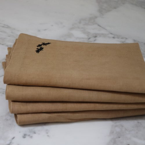 https://www.thenopo.com/cdn/shop/products/the-nopo-mexico-chuytikab-italian-linen-ant-placemats-and-napkins-set-of-2-02_500x500.jpg?v=1645102165
