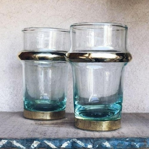https://www.thenopo.com/cdn/shop/products/the-nopo-morocco-be-to-be-handblown-moroccan-tea-glasses-with-metal-detail-set-of-2-01_grande.jpg?v=1645610370